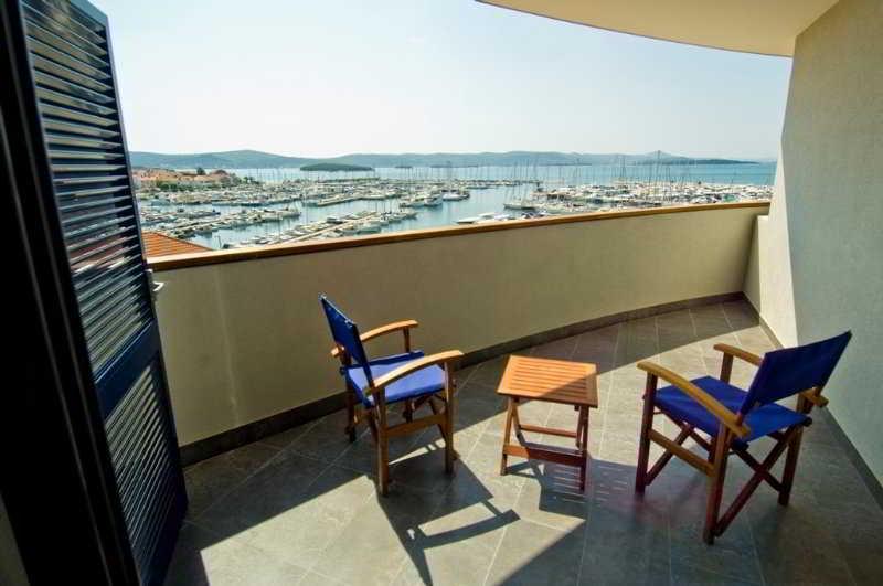 Hotel In Biograd Na Moru Ngoại thất bức ảnh