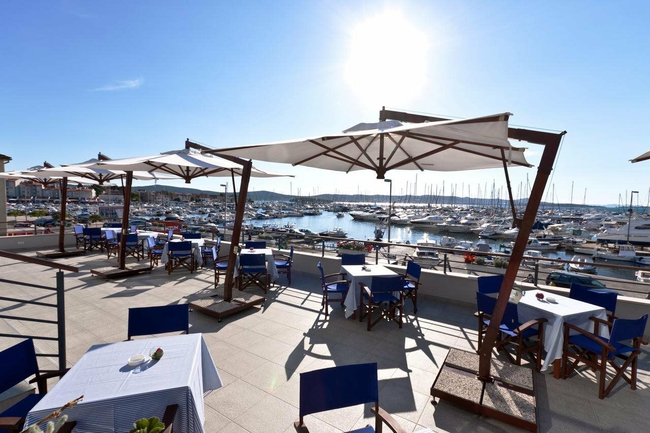 Hotel In Biograd Na Moru Ngoại thất bức ảnh